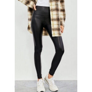 Aritzia Wilfred Free Daria Black Faux Leather‎ High Rise Pant Size Small Glam